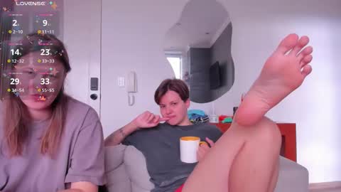 Twiix online show from November 22, 2025, 1:32 pm