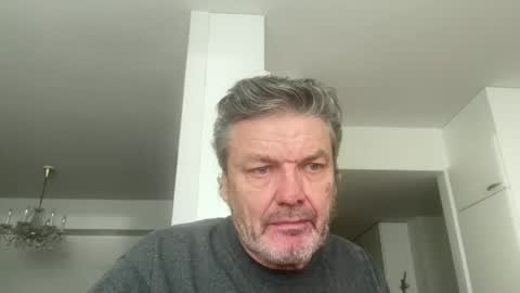 kovapoika online show from October 15, 2025, 1:22 pm