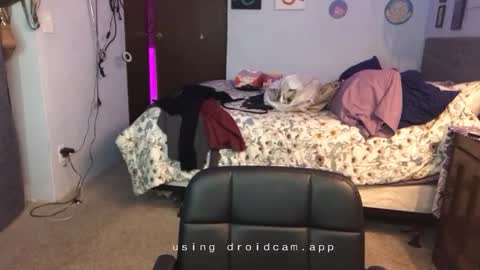 Snapshot of kreamyk420 chatting on December 18, 2025, 5:02 am kreamyk420 online show from December 18, 2025, 5:02 am