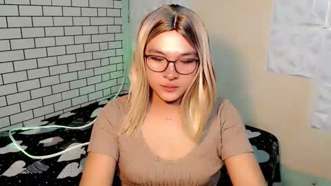 Snapshot of krezikeed chatting on March 16, 2026, 5:44 am krezikeed online show from March 16, 2026, 5:44 am