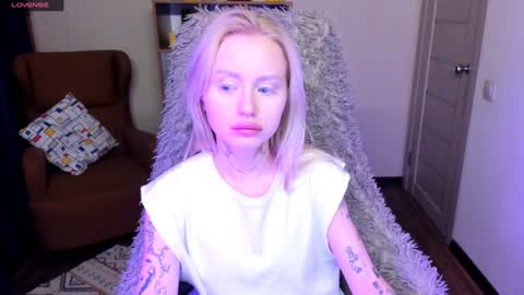 Snapshot of kris_grant chatting on December 22, 2024, 11:00 am kris_grant online show from December 22, 2024, 11:00 am