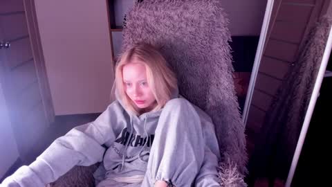 Snapshot of kris_grant chatting on January 26, 2025, 1:36 pm kris_grant online show from January 26, 2025, 1:36 pm