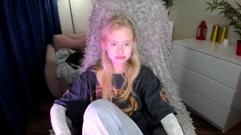 Snapshot of kris_grant chatting on February 22, 2025, 10:18 am kris_grant online show from February 22, 2025, 10:18 am