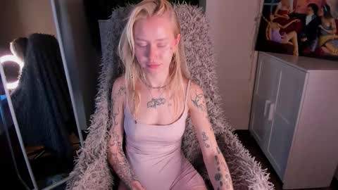 Snapshot of kris_grant chatting on October 3, 2025, 8:33 am kris_grant online show from October 3, 2025, 8:33 am