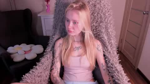 Snapshot of kris_grant chatting on October 10, 2025, 9:30 am kris_grant online show from October 10, 2025, 9:30 am