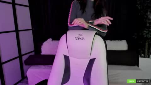 krisdoeil online show from November 29, 2025, 2:47 am