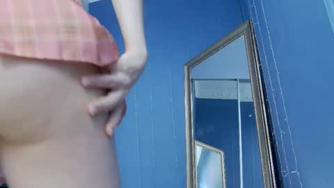 kriskras__ online show from December 18, 2025, 5:24 am