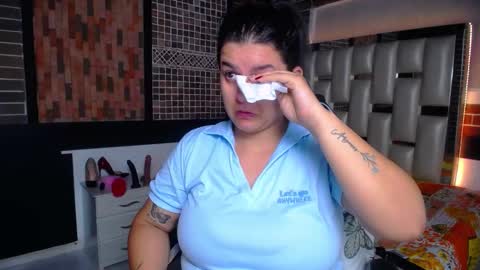 kriss_sweetboobs online show from September 19, 2025, 12:39 pm