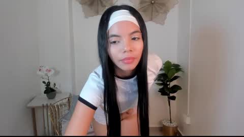 Krisstine  online show from March 12, 2025, 6:44 pm