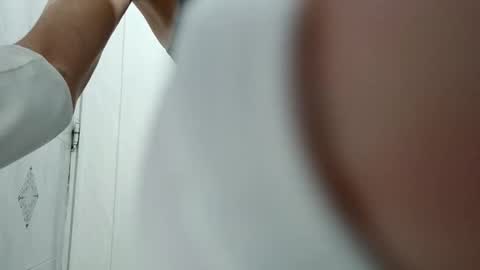 kristalfemboy online show from February 6, 2026, 3:59 pm