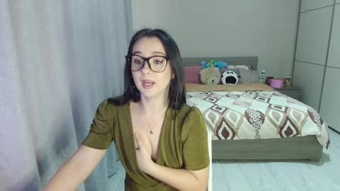 Snapshot of kristall_xxx chatting on February 14, 2025, 7:17 am twitter    Annemarye 23 online show from February 14, 2025, 7:17 am