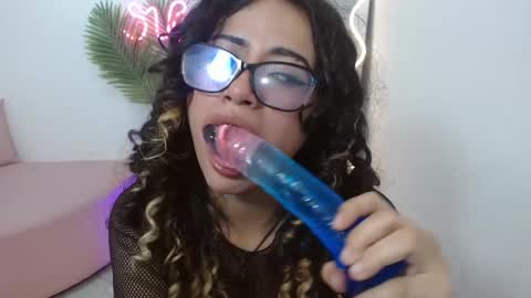 Snapshot of kristen_tay chatting on February 18, 2025, 6:15 am kristen_tay online show from February 18, 2025, 6:15 am