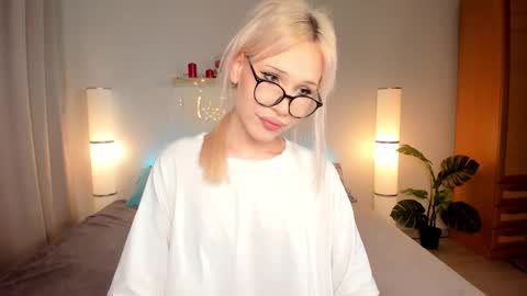 Snapshot of kristial_soopxxx chatting on September 11, 2025, 3:34 pm Kristal online show from September 11, 2025, 3:34 pm