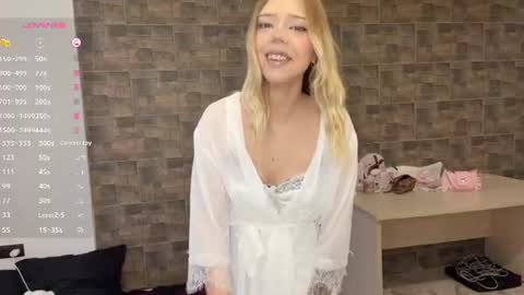 Snapshot of kristiancommes chatting on June 26, 2026, 5:17 pm Alisa online show from June 26, 2026, 5:17 pm