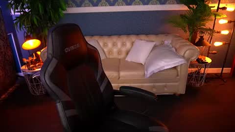 kristifoxy online show from June 20, 2026, 12:41 pm