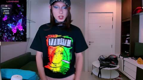 Snapshot of kristinaholland chatting on February 4, 2025, 4:50 pm kristina online show from February 4, 2025, 4:50 pm