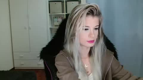 KristineAmore online show from November 5, 2025, 7:30 am