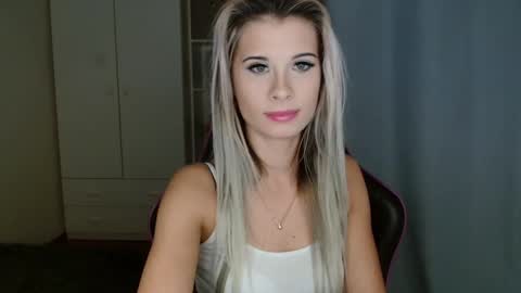 KristineAmore online show from December 4, 2025, 5:43 pm