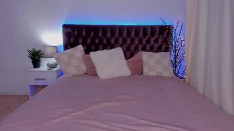 Snapshot of kristivegas chatting on December 18, 2024, 2:06 pm KristiVegas online show from December 18, 2024, 2:06 pm