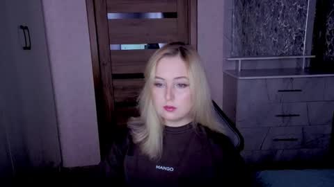 Kristy online show from May 17, 2026, 9:22 pm