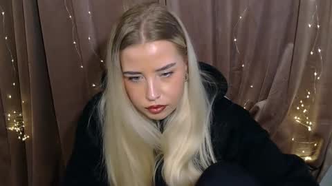 KristyFlowers online show from December 12, 2024, 7:26 pm