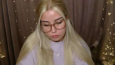 KristyFlowers online show from December 19, 2024, 8:23 pm