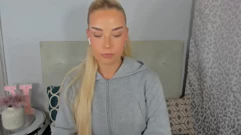 KristyFlowers online show from May 11, 2026, 2:34 pm