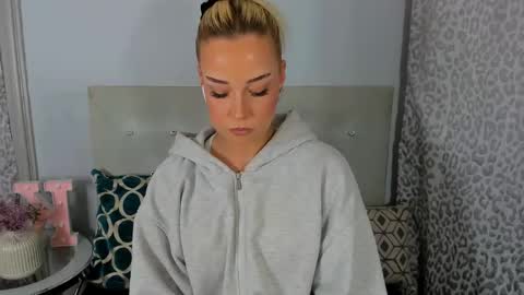 KristyFlowers online show from May 20, 2026, 3:40 pm