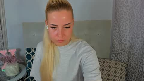 KristyFlowers online show from June 25, 2026, 2:32 pm