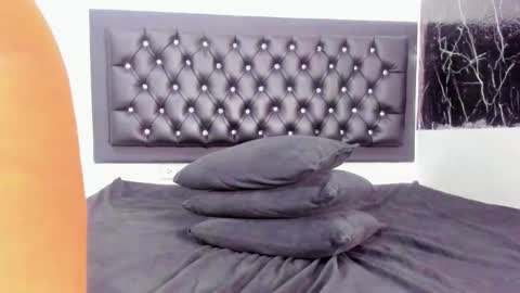 krixty online show from December 1, 2025, 9:09 pm