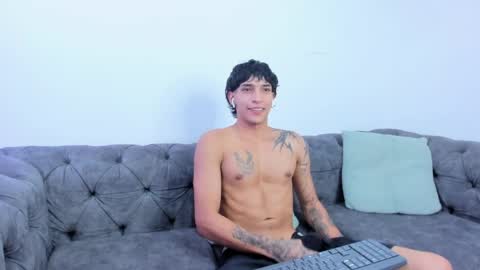 Kroy Wave  Muscle Tattoos Latino online show from May 14, 2026, 10:27 pm