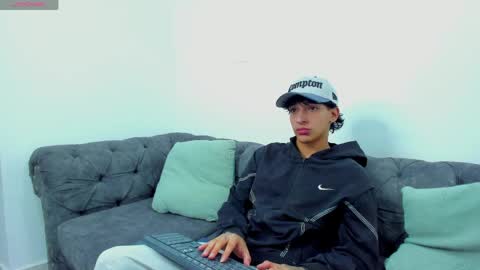 Kroy Wave  Muscle Tattoos Latino online show from June 1, 2026, 3:41 am