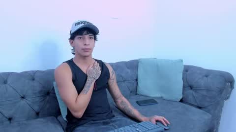 Kroy Wave  Muscle Tattoos Latino online show from June 14, 2026, 3:41 am