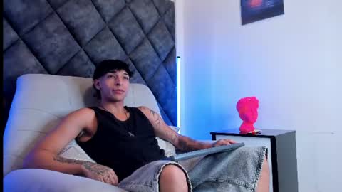 Kroy Wave  Muscle Tattoos Latino online show from July 8, 2026, 3:55 am