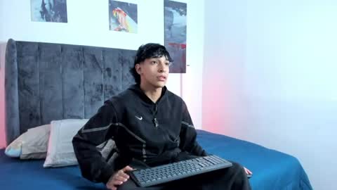 Kroy Wave  Muscle Tattoos Latino online show from July 17, 2026, 3:24 am