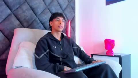Kroy Wave  Muscle Tattoos Latino online show from July 19, 2026, 3:32 am