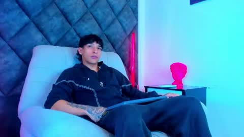 Kroy Wave  Muscle Tattoos Latino online show from July 30, 2026, 3:27 am