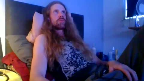 Snapshot of krullz123 chatting on July 1, 2026, 10:31 pm Krullz online show from July 1, 2026, 10:31 pm