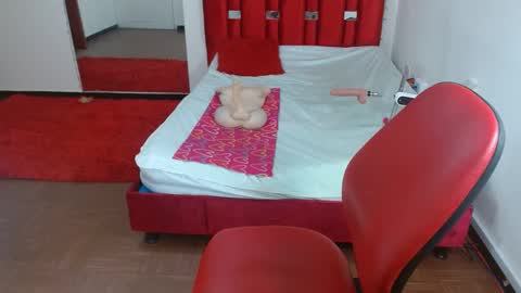 KRYSTAL THOMSON online show from January 17, 2025, 4:04 pm