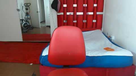 KRYSTAL THOMSON online show from October 28, 2025, 3:58 pm