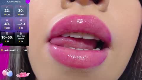 Snapshot of krysten_ritter2 chatting on March 4, 2025, 7:30 am krys online show from March 4, 2025, 7:30 am