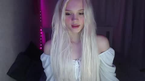 Emilia online show from March 9, 2025, 8:42 pm