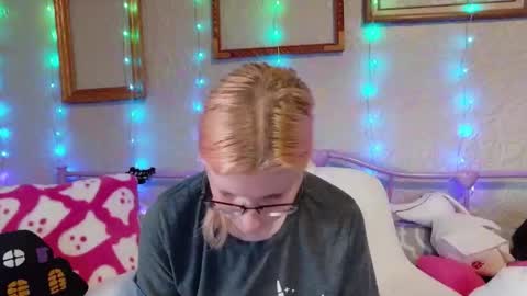 Samantha online show from April 22, 2026, 11:23 am