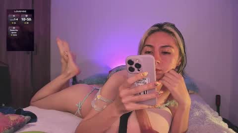 Snapshot of kxss_krawl chatting on October 17, 2025, 10:45 pm Aria Kess online show from October 17, 2025, 10:45 pm