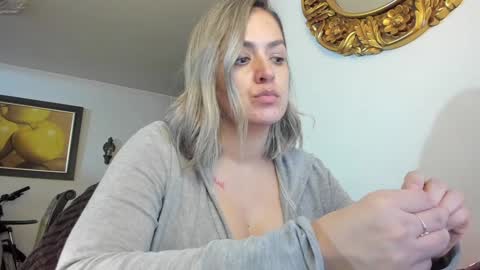 Snapshot of kyhara chatting on February 2, 2025, 3:32 am kyhara online show from February 2, 2025, 3:32 am