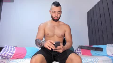 Snapshot of kyle_collinz chatting on November 5, 2025, 10:21 pm Kyle collinz online show from November 5, 2025, 10:21 pm