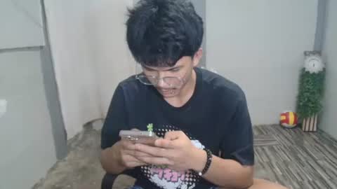 kyle_lourence online show from May 20, 2026, 1:12 am