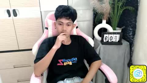 kylexx07 online show from February 9, 2026, 4:33 pm