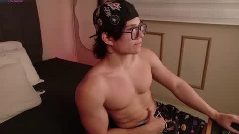 Snapshot of kyliam_big chatting on June 15, 2026, 7:16 pm Kyliam online show from June 15, 2026, 7:16 pm