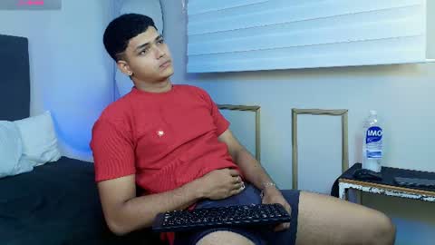 Snapshot of kyliam_big chatting on July 7, 2026, 7:40 pm Kyliam online show from July 7, 2026, 7:40 pm
